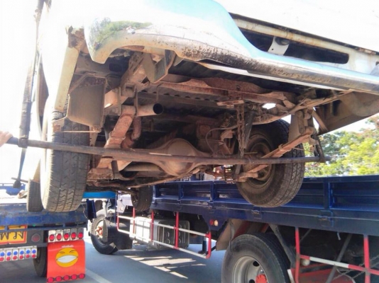 ขายคู่ครับ  อีชุชุ  TFR90ปี36  สีขาว    TFR87 ปี34 สีแดง  รถประมูลครับ  เอกสารต้องรอ30วัน  ราคา185000ต่อรองนิดหน่อย