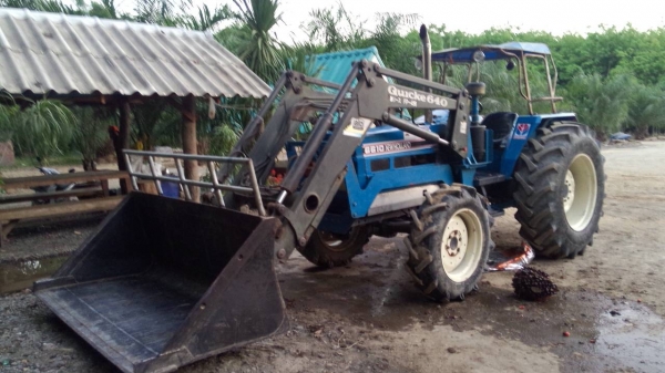 ขายรถไถ FORD 6610 2 เพลา ใส่บุ้งกี๋ตักได้ครั้งละ 800 กก.ราคา 380000