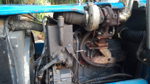 ขายรถไถ FORD 6610 2 เพลา ใส่บุ้งกี๋ตักได้ครั้งละ 800 กก.ราคา 380000