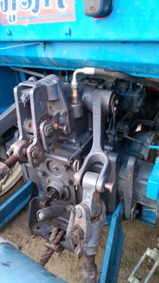 ขายรถไถ FORD 6610 2 เพลา ใส่บุ้งกี๋ตักได้ครั้งละ 800 กก.ราคา 380000