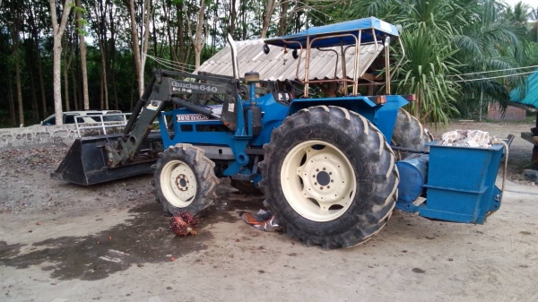 ขายรถไถ FORD 6610 2 เพลา ใส่บุ้งกี๋ตักได้ครั้งละ 800 กก.ราคา 380000