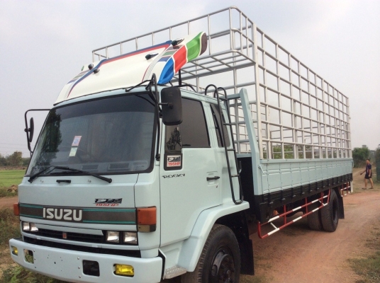 ISUZU Rocky6ล้อ( FTR ห้างแท้)  ยาว7.2 ม. เบรคจิ๊ฟฟี่ พวงมาลัยพาว์เวอร์ เครื่องดี ขับดี ครัทซีสวย พื้นปูเหล็ก รั้วแป๊บสูง ขาย 650,000 บาท