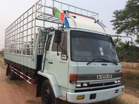 ISUZU Rocky6ล้อ( FTR ห้างแท้)  ยาว7.2 ม. เบรคจิ๊ฟฟี่ พวงมาลัยพาว์เวอร์ เครื่องดี ขับดี ครัทซีสวย พื้นปูเหล็ก รั้วแป๊บสูง ขาย 650,000 บาท