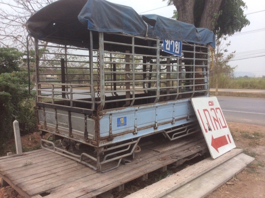 กระบะ 4ล้อพร้อม คอกเหล็ก (รั้ว) สภาพดี ขาย 25,000 บาท (ศุภากร 081-4252943)