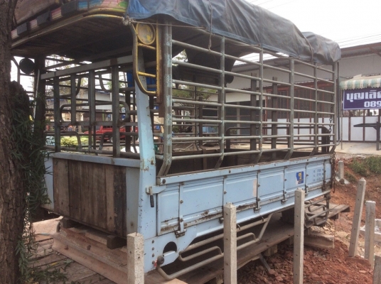 กระบะ 4ล้อพร้อม คอกเหล็ก (รั้ว) สภาพดี ขาย 25,000 บาท (ศุภากร 081-4252943)