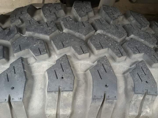 ยาง MAXXIS BIGHORN 762  ปี 11 = 4เส้น  285 / 75 /16 เทียบเท่า ยาง33 + แม็ก PRADO 4วง