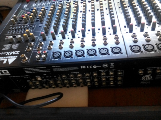 ตู้ลำโพง ใช้ออกงานอยู่ ตู้ลำโพง ใช้ออกงานอยู่