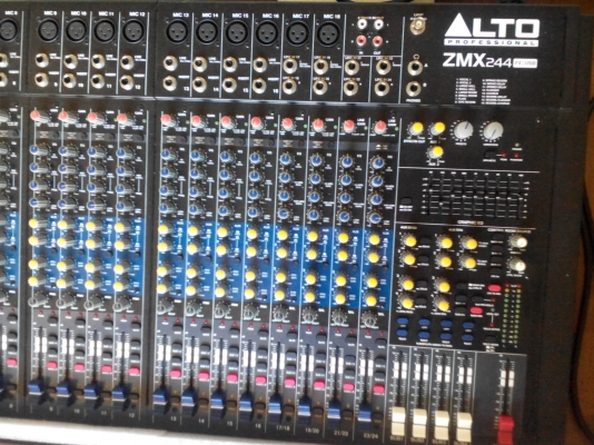 ตู้ลำโพง ใช้ออกงานอยู่ ตู้ลำโพง ใช้ออกงานอยู่