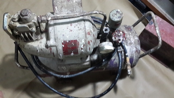 ปั้มลมญี่ปุ่นครับ เล็กๆแรงๆ น่ารัก^_^ พร้อมใช้ ปั้มลมญี่ปุ่นครับ เล็กๆแรงๆ น่ารัก^_^ พร้อมใช้