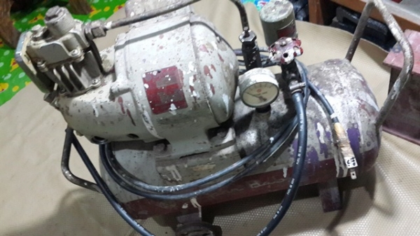 ปั้มลมญี่ปุ่นครับ เล็กๆแรงๆ น่ารัก^_^ พร้อมใช้ ปั้มลมญี่ปุ่นครับ เล็กๆแรงๆ น่ารัก^_^ พร้อมใช้