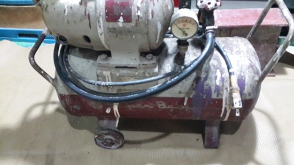 ปั้มลมญี่ปุ่นครับ เล็กๆแรงๆ น่ารัก^_^ พร้อมใช้