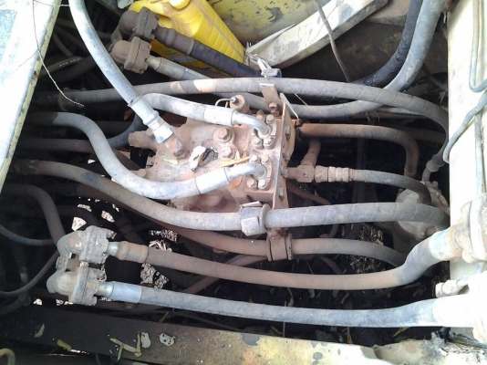 ขายแบคโฮ KOMATSU PC200-6 เอกสารเล่มทะเบียน รถใช้งานอยู่ทุกวัน เครื่องแน่น ปั้มแรง เอวแน่นไม่หลวม แทรคดี ราคาต่อรองได้ครับ