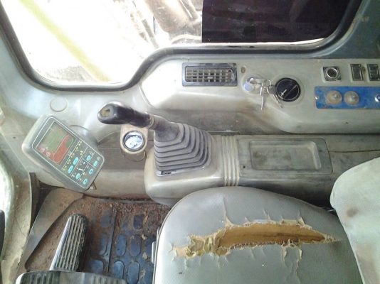 ขายแบคโฮ KOMATSU PC200-6 เอกสารเล่มทะเบียน รถใช้งานอยู่ทุกวัน เครื่องแน่น ปั้มแรง เอวแน่นไม่หลวม แทรคดี ราคาต่อรองได้ครับ