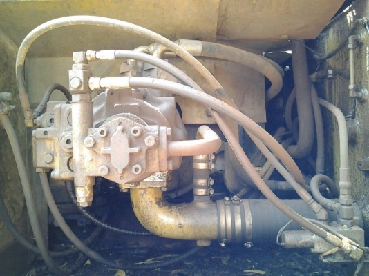 ขายแบคโฮ KOMATSU PC200-6 เอกสารเล่มทะเบียน รถใช้งานอยู่ทุกวัน เครื่องแน่น ปั้มแรง เอวแน่นไม่หลวม แทรคดี ราคาต่อรองได้ครับ