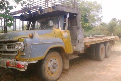 ISUZU TX 145 HP 6BB1 รถหัวยาวสิบล้อเพลาเดียว เทรลเลอร์ท้ายลาดมีหางพับขึ้นรถเกี่ยวข้าวและขึ้นรถแบ็คโฮร PC 120 ได้เลยครับสภาพดีพร้อมใช้งานได้เลย เครื่องยนต์แรงดีกำลังไม่ตกครับ ภายในเก๋งคอนโซลครบพร้อม พวงมาลัยธรรมดา ช่วงล่างแน่นเพลาเดียวเดิมๆสภาพดี ยาง 10 เส