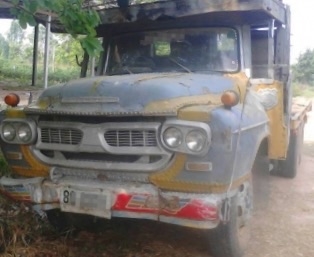 ISUZU TX 145 HP 6BB1 รถหัวยาวสิบล้อเพลาเดียว เทรลเลอร์ท้ายลาดมีหางพับขึ้นรถเกี่ยวข้าวและขึ้นรถแบ็คโฮร PC 120 ได้เลยครับสภาพดีพร้อมใช้งานได้เลย เครื่องยนต์แรงดีกำลังไม่ตกครับ ภายในเก๋งคอนโซลครบพร้อม พวงมาลัยธรรมดา ช่วงล่างแน่นเพลาเดียวเดิมๆสภาพดี ยาง 10 เส