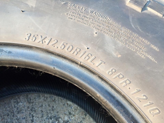 Maxxis Trepador MT-8060 ขนาด 35 12.5 r16 ดอก1.2เซ็นต์