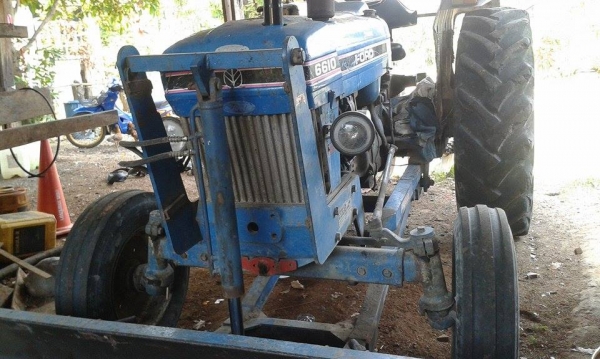 ขายรถไถฟอร์ด 6600 เสื้อลาย ใบมีด ผาน6เล่มทะเบียน