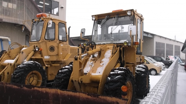 รถตัก 510 # 1**** 1982YR 3,143HR Tel : 098-858-5524 สามภพ ครับ