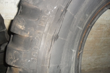 เจ๊สั่งลุย ยาง 9.00-20 ลายทหาร สวยๆ ราคา เส้นละ 1200 บาท