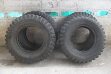 เจ๊สั่งลุย ยาง 9.00-20 ลายทหาร สวยๆ ราคา เส้นละ 1200 บาท