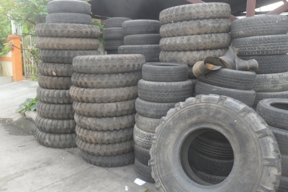 เจ๊สั่งลุย ยาง 9.00-20 ลายทหาร สวยๆ ราคา เส้นละ 1200 บาท