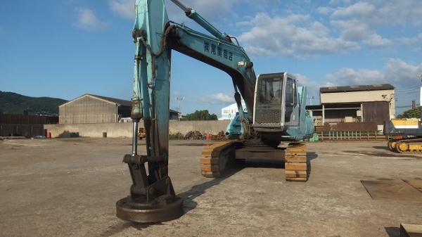 รถขุดแบบดูดเหล็ก KOBELCO SK220 นำเข้าจากญี่ปุ่น