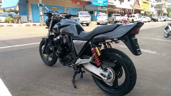 ขายคับ HONDA CB400 ปี93 SUPER BLACK สีสวย ท่อแต่ง กระจกแต่ง แฮนด์บาร์ ไฟเลี้ยวLED อินวอยส์ สรรพสามิตร สวยๆ คับ ราคา 59000 บาท ส่งได้ทั่วไทยคับ สนใจติดต่อ 081-0578282 FACEBOOK POP BIGBIKE SAKONNAKHON ไอดีไลน์ POPBIGBIKESAKON คับ สนใจรถสวย ถูก ดี ต้อง POP B