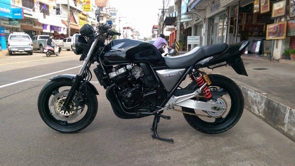 ขายคับ HONDA CB400 ปี93 SUPER BLACK สีสวย ท่อแต่ง กระจกแต่ง แฮนด์บาร์ ไฟเลี้ยวLED อินวอยส์ สรรพสามิตร สวยๆ คับ ราคา 59000 บาท ส่งได้ทั่วไทยคับ สนใจติดต่อ 081-0578282 FACEBOOK POP BIGBIKE SAKONNAKHON ไอดีไลน์ POPBIGBIKESAKON คับ สนใจรถสวย ถูก ดี ต้อง POP B