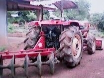 YANMAR EF 453T - 2 เพลา รถสภาพดีพร้อมทำงานได้เลยครับ อุปกรณ์ครบ มีใบดันหน้า ผานพรวน 6 เครื่องยนต์แรงดีกำลังไม่ตกใช้งาน 2,570 ชม. ไม่มีเยิ้ม ระบบไฮดรอลิกส์ไม่มีแตก ระบบเกียร์เดินหน้าถอยหลังเข้าง่ายไม่มีหลุด ยางสภาพดีประมาณ 65\% พร้อมใช้งาน เอกสารทะเบียนครบพ