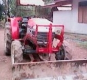 YANMAR EF 453T - 2 เพลา รถสภาพดีพร้อมทำงานได้เลยครับ อุปกรณ์ครบ มีใบดันหน้า ผานพรวน 6 เครื่องยนต์แรงดีกำลังไม่ตกใช้งาน 2,570 ชม. ไม่มีเยิ้ม ระบบไฮดรอลิกส์ไม่มีแตก ระบบเกียร์เดินหน้าถอยหลังเข้าง่ายไม่มีหลุด ยางสภาพดีประมาณ 65\% พร้อมใช้งาน เอกสารทะเบียนครบพ