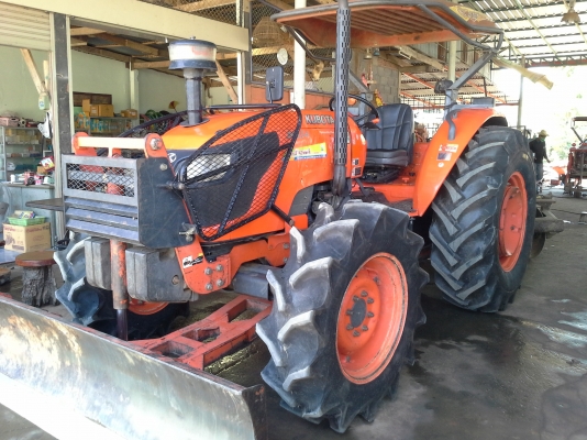 ขาย แทรกเตอร์ KUBOTA M 9540  สภาพเติมๆ เครื่องดี เกียร์ดี ถูกๆ สวยๆ