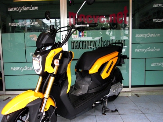 ZOOMER สีเหลืองดำ สีรุ่นใหม่ รถเดือน กันยายน ปี 2557 ไมล์ 5 พันโล   ของแถม 2 รายการ 38900