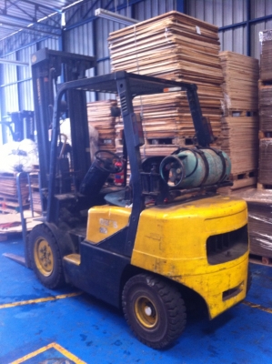 ขายรถยก ขนาด 2.5 ตันเสา 6 เมตร ราคา 165000 บาท ขายรถยก ขนาด 2.5 ตันเสา 6 เมตร ราคา 165000 บาท