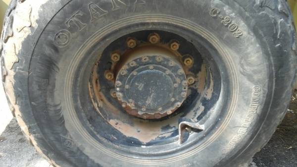 ขายด่วนรถบดSAKAI-SV500DFสั่นสเทือน2เพลามีทะเบืยน10ตัน