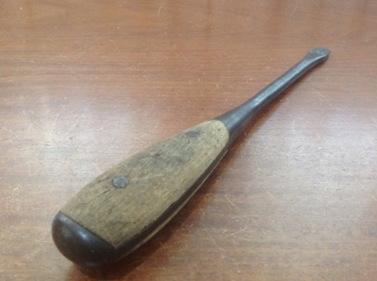 ขายไขควงปะกับด้ามไม้โบราณ IRWIN 10 1/2" ขายไขควงปะกับด้ามไม้โบราณ IRWIN 10 1/2"