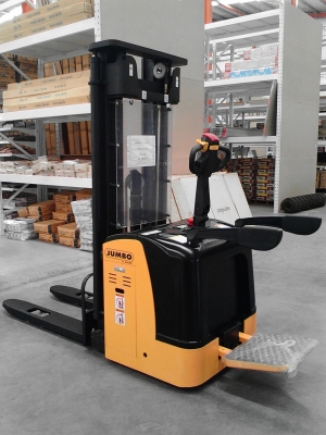 ตัดใจขาดทุน 1 แสน ขายรถ stacker มือหนึ่ง 310,000