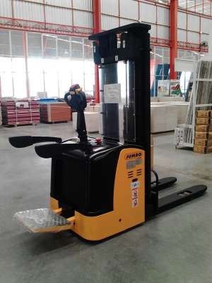 ตัดใจขาดทุน 1 แสน ขายรถ stacker มือหนึ่ง 310,000