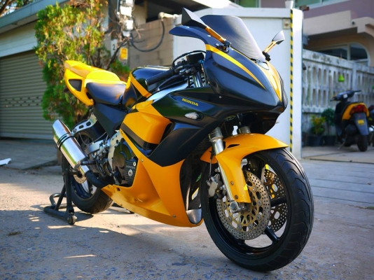 ขาย Cbr400 พร้อมทะเบียนแท้ แฟริ่ง cbr1000 06 ไฟท้าย Cbr1000 รถสวยเครื่องดีเลย