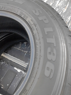 215/70R15 มี 2 เส้น ดอกยาง สวย หนา  โทร.081-427-3941