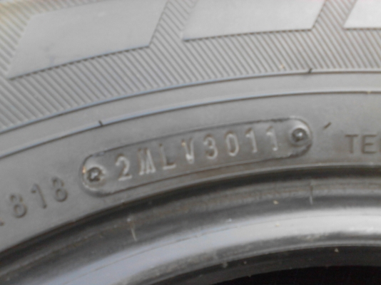215/70R15 มี 2 เส้น ดอกยาง สวย หนา  โทร.081-427-3941