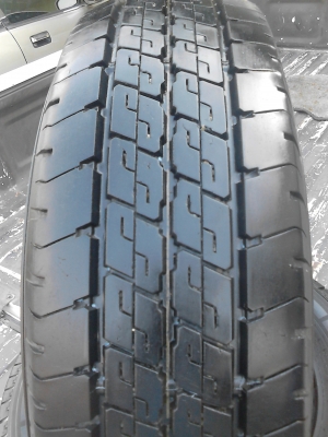 215/70R15 มี 2 เส้น ดอกยาง สวย หนา  โทร.081-427-3941