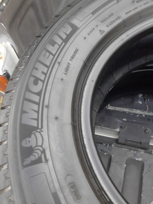 215/70R15 มี 2 เส้น ดอกยาง สวย หนา  โทร.081-427-3941