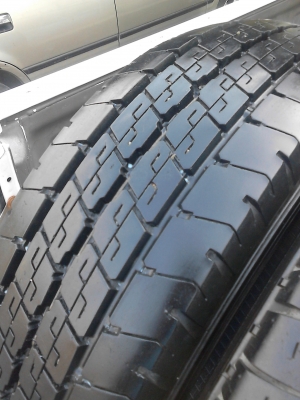 215/70R15 มี 2 เส้น ดอกยาง สวย หนา  โทร.081-427-3941