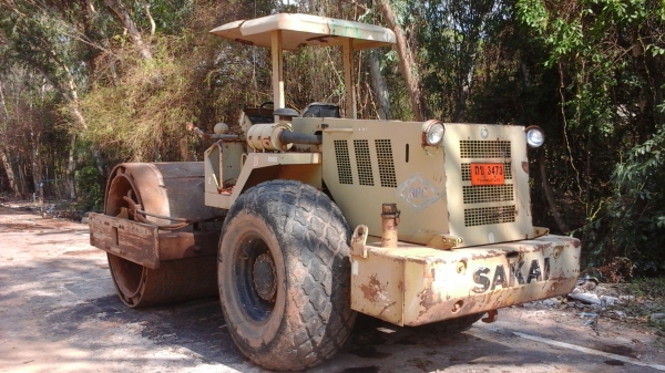 ขายด่วนรถบดSAKAI-SV500DFสั่นสเทือน2เพลามีทะเบืยน10ตัน
