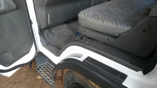 ขายหกล้อดั๊ม mitsubishi canter FE449 115 แรง ทะเบียนปี 44