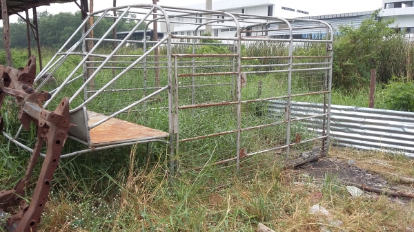 คอกเหล็ก ใส่ได้ทั้งนิสัน และ โตโยต้า