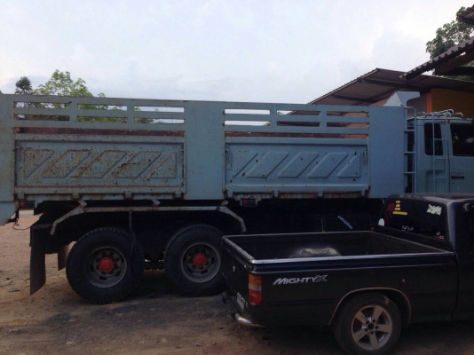 รถอีซูซุ  10  ล้อดั้ม  240  แรงม้า.  ปี 38   สนใจติดต่อ 081 - 6079515