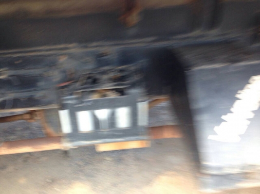 รถอีซูซุ  10  ล้อดั้ม  240  แรงม้า.  ปี 38   สนใจติดต่อ 081 - 6079515