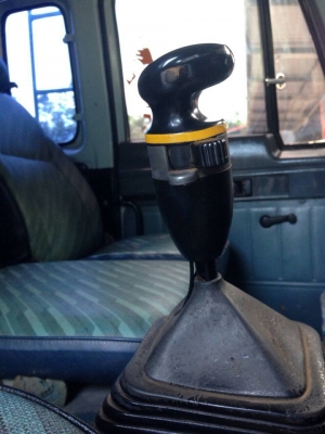 รถอีซูซุ  10  ล้อดั้ม  240  แรงม้า.  ปี 38   สนใจติดต่อ 081 - 6079515